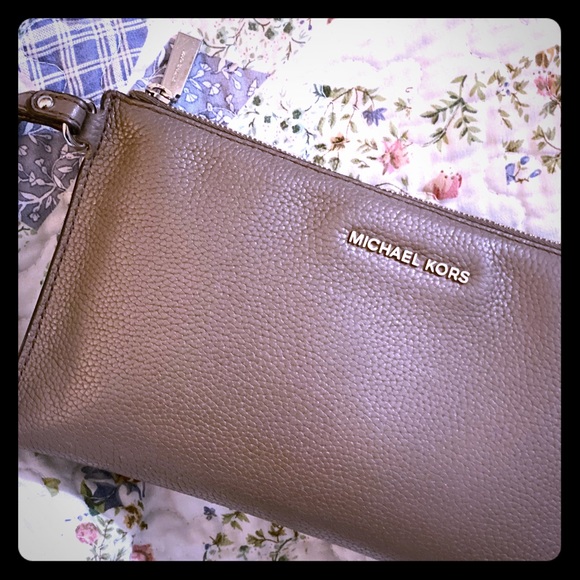 Michael Kors Handbags - Michael Kors Leather Wristlet! Gray
